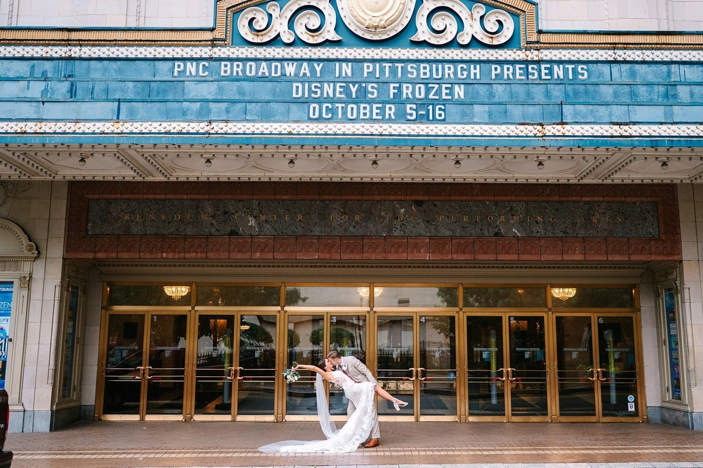 Let&rsquo;s talk rain plans, Pittsburgh-style! 🌧️☔ While we all know the classic go-to (hello, columns!), this city is full of hidden gems for staying dry and getting epic photos.

Some of my downtown faves?
✨ Under the Convention Center (neutral wh