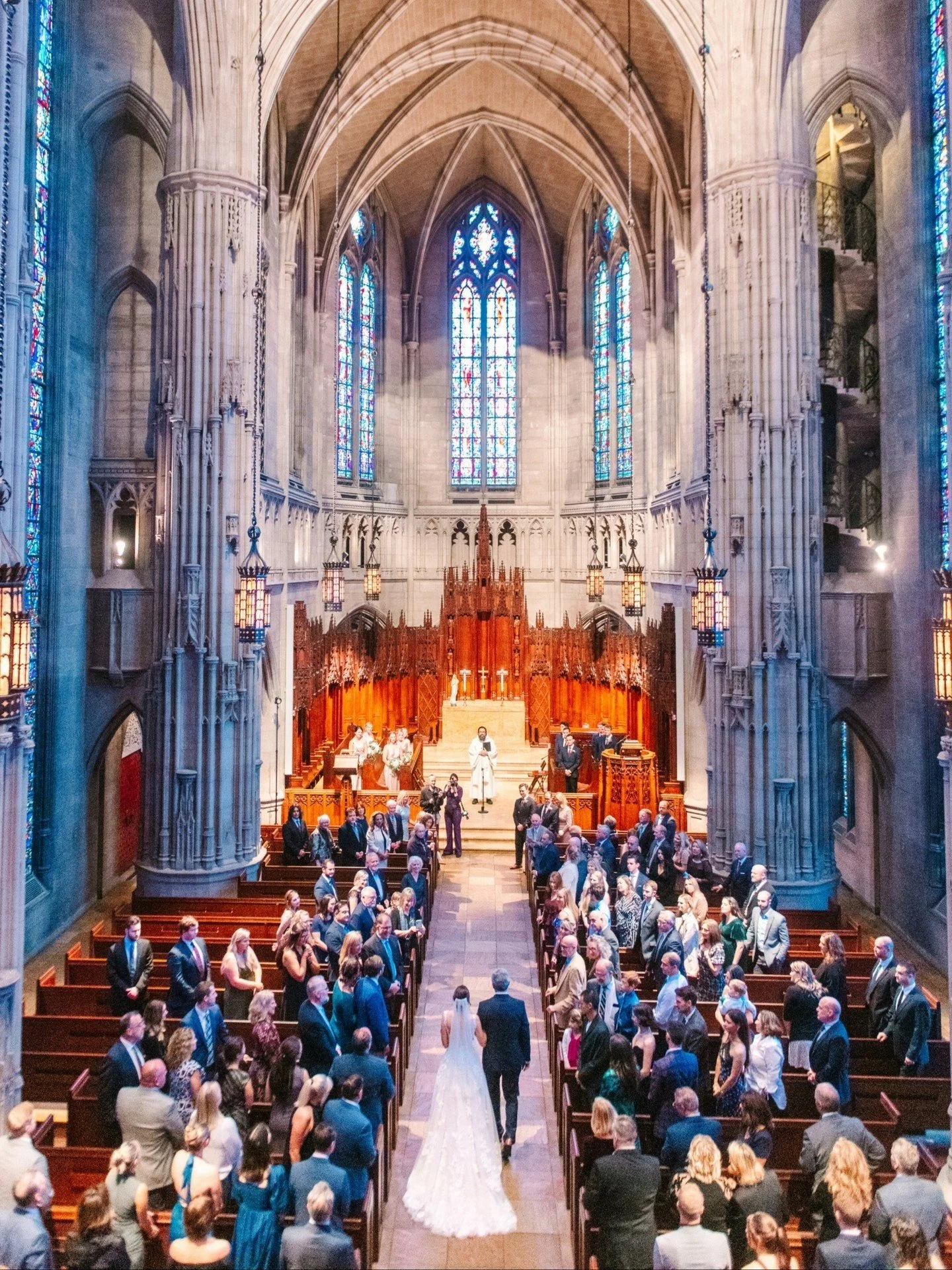 Let&rsquo;s take a moment to gush about Heinz Chapel&mdash;because WOW. 😍 This iconic Pittsburgh venue isn&rsquo;t just stunning (hello, those stained glass windows! ✨), it&rsquo;s also run by the kindest staff you&rsquo;ll ever meet.

Seriously, th