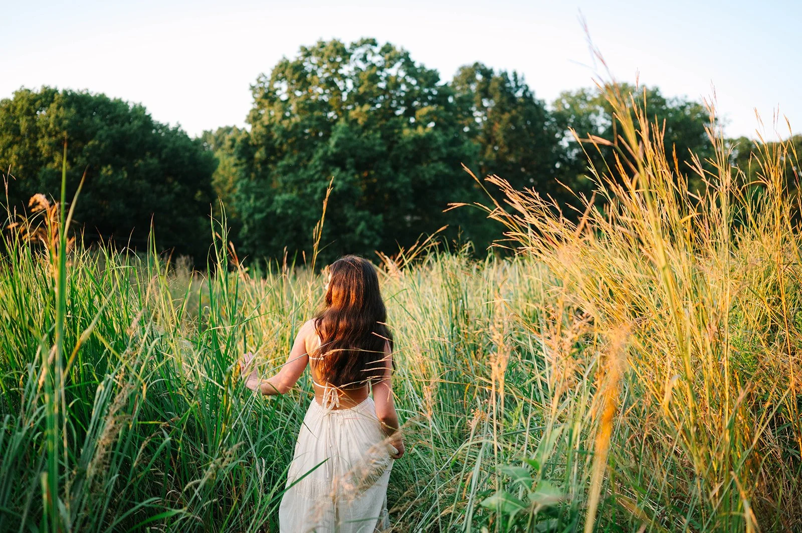 pittsburgh senior portraits in a field