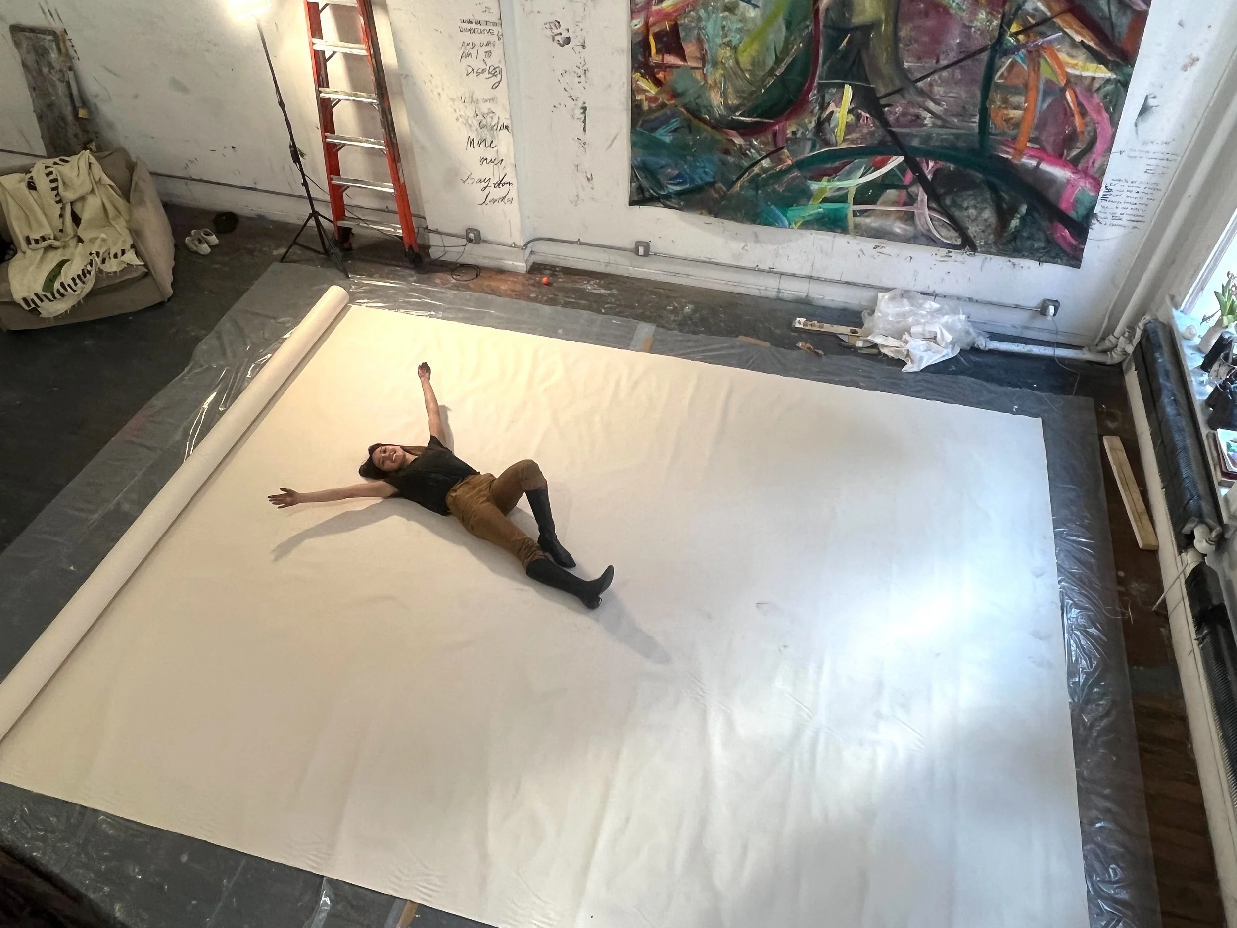 Mariana Oushiro shows her studio to LVH Art