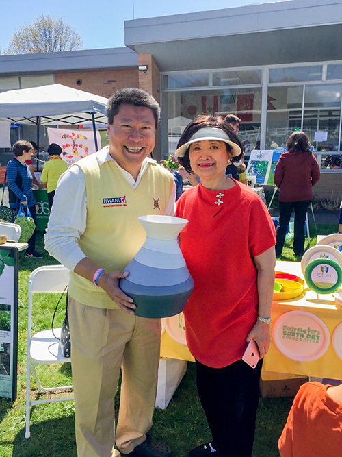  Yumi CEO Virginia P'an with State Senator Tony Hwang at Fairfield's Earth Day Celebration 