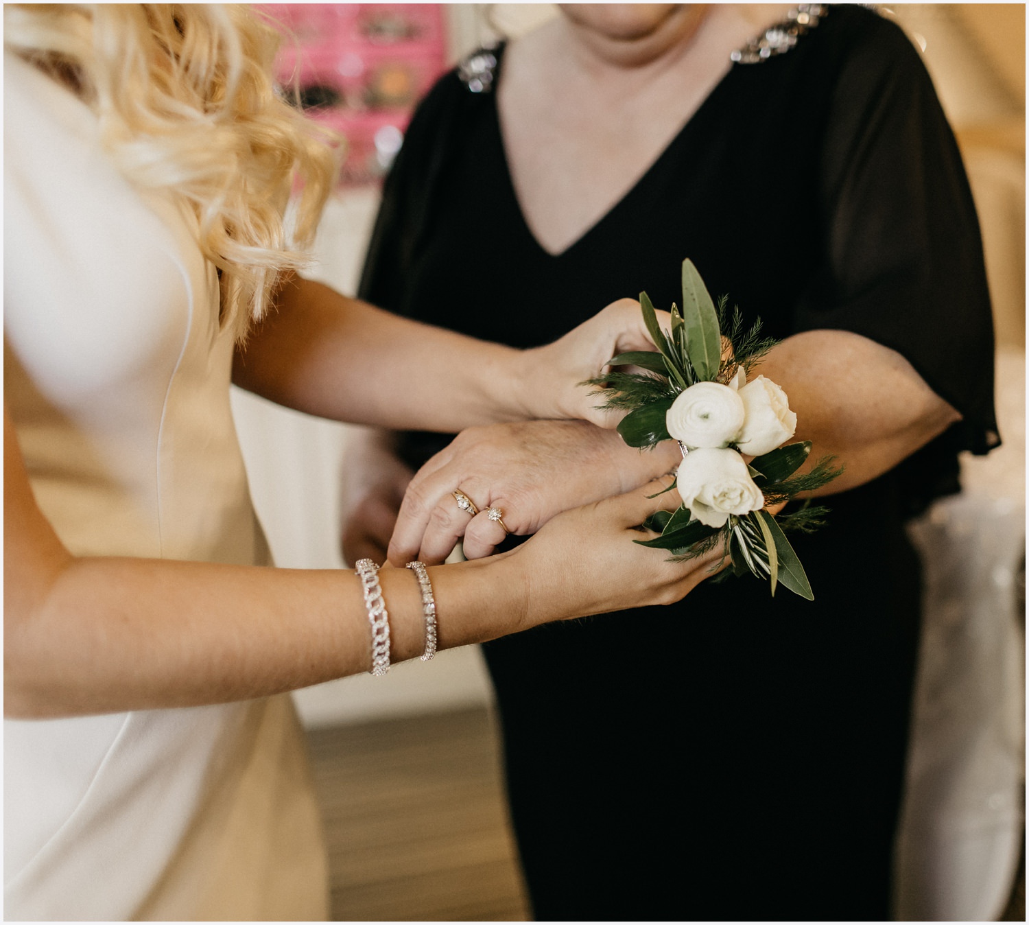 Bride and mom getting ready at the Shark's Tooth Golf Club