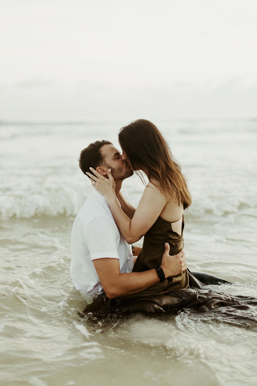 couples beach poses | Couple beach photos, Couple photography poses, Couple  beach
