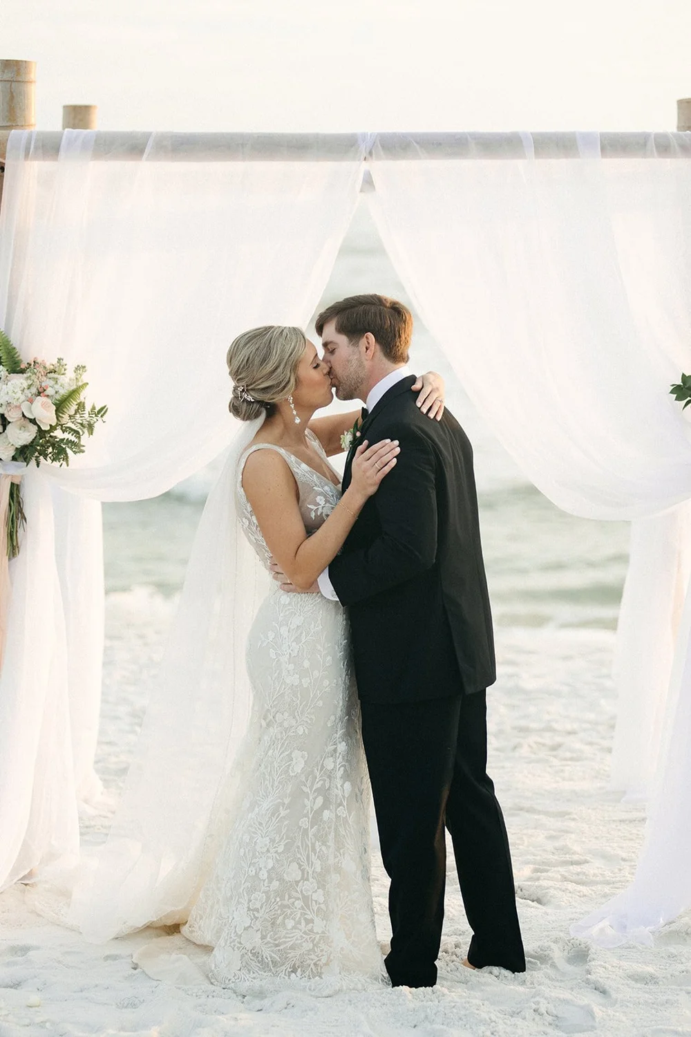 Bud_and_Alleys_Seaside_Wedding-550.jpg