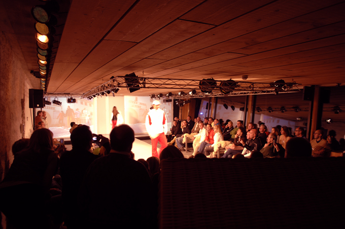 Clubrestaurant als Catwalk B