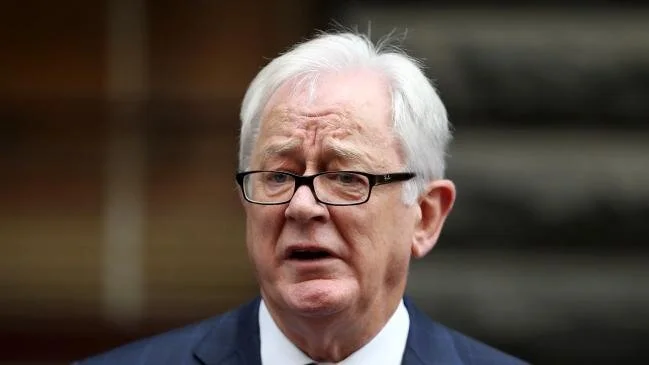 ANDREW ROBB TUNES IN TO CURATIVE POWER OF PSYCHEDELICS