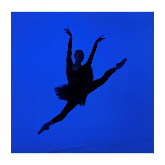 #leapday everyday. 🔵 @megan.elyse.wilcox in silhouette. &copy; Sam Zauacher