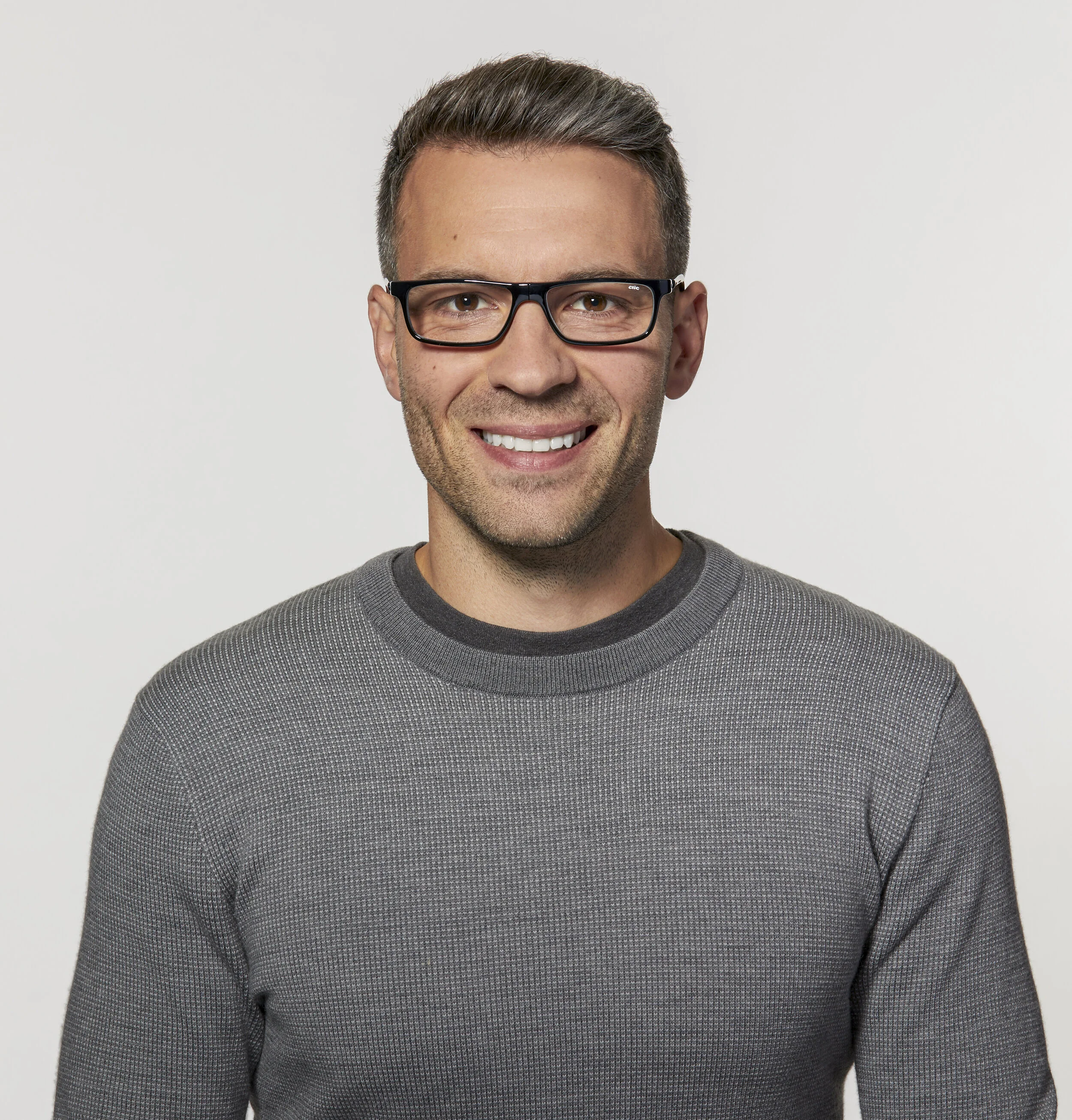 Magnetic reading glasses