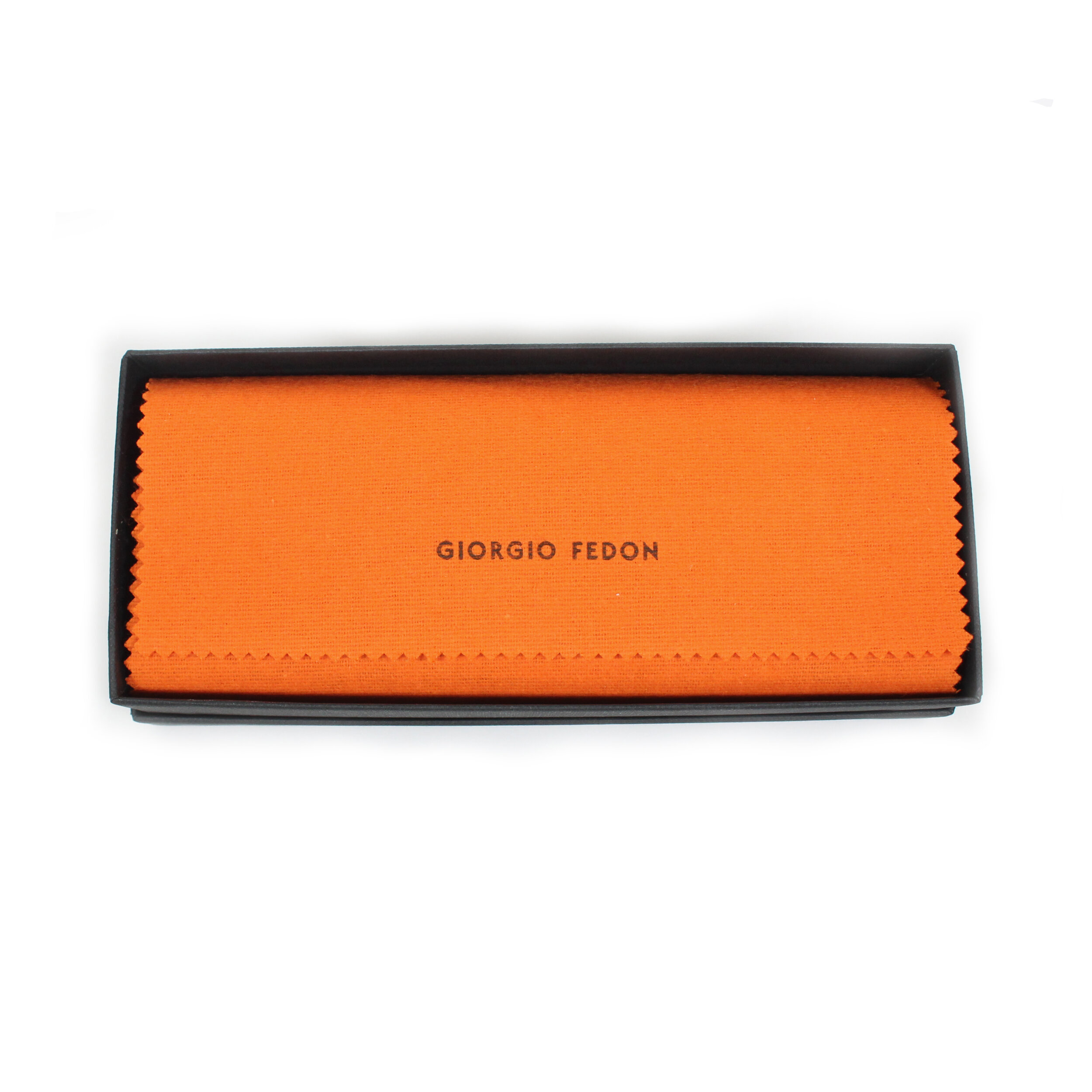 Giorgio Fedon case and cloth