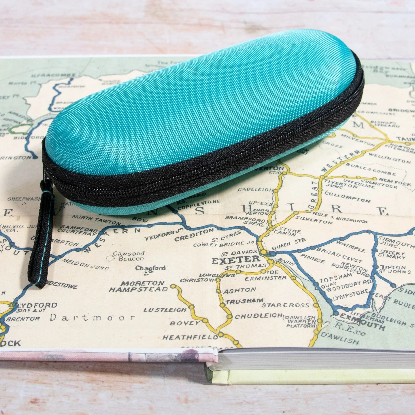 Your perfect travel companion! 🌍⁠
⁠
The popular PLUTO case is a sturdy lightweight case ideal for your travels. Designed with a zip closure for ultimate protection and ease of use.⁠
⁠
Available in blue, pink and charcoal. Get your favourite colour q