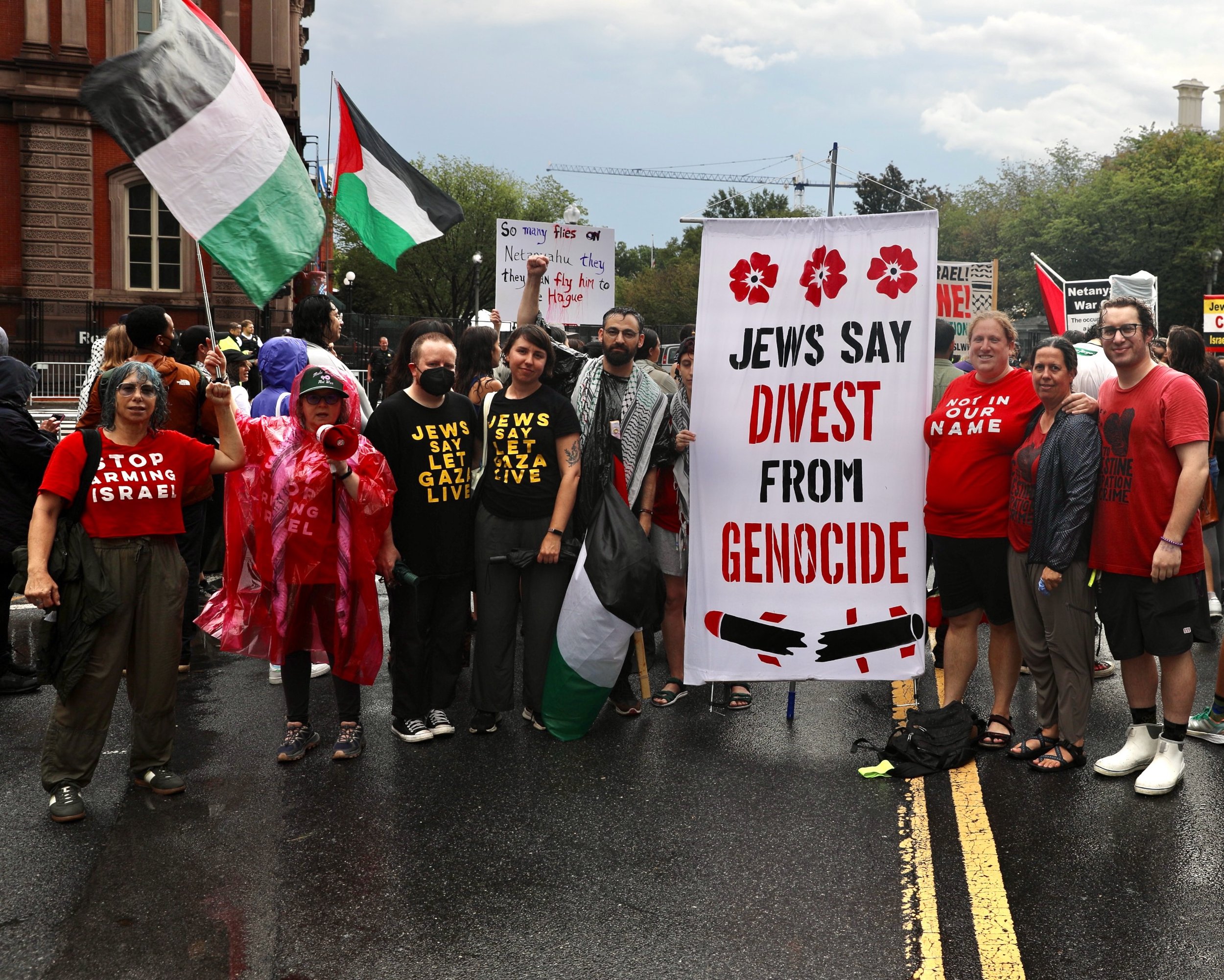The DMV Palestine solidarity community came out in the middle of a storm to say: NO WAR CRIMINALS IN DC! NETANYAHU OUT OF OUR CITY! @dmvpym 

Photos by @1photographer4justice and @jonathanbtucker