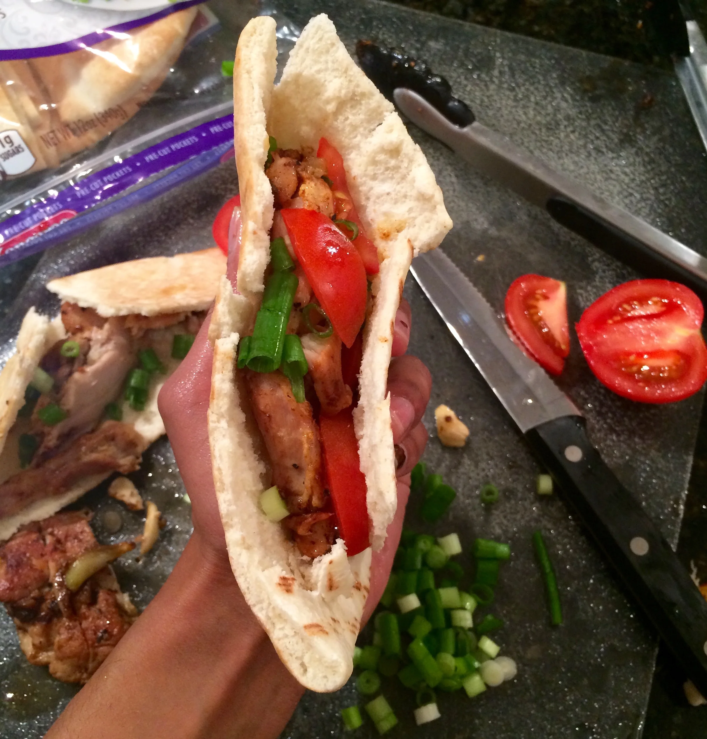 chili garlic chicken pitas