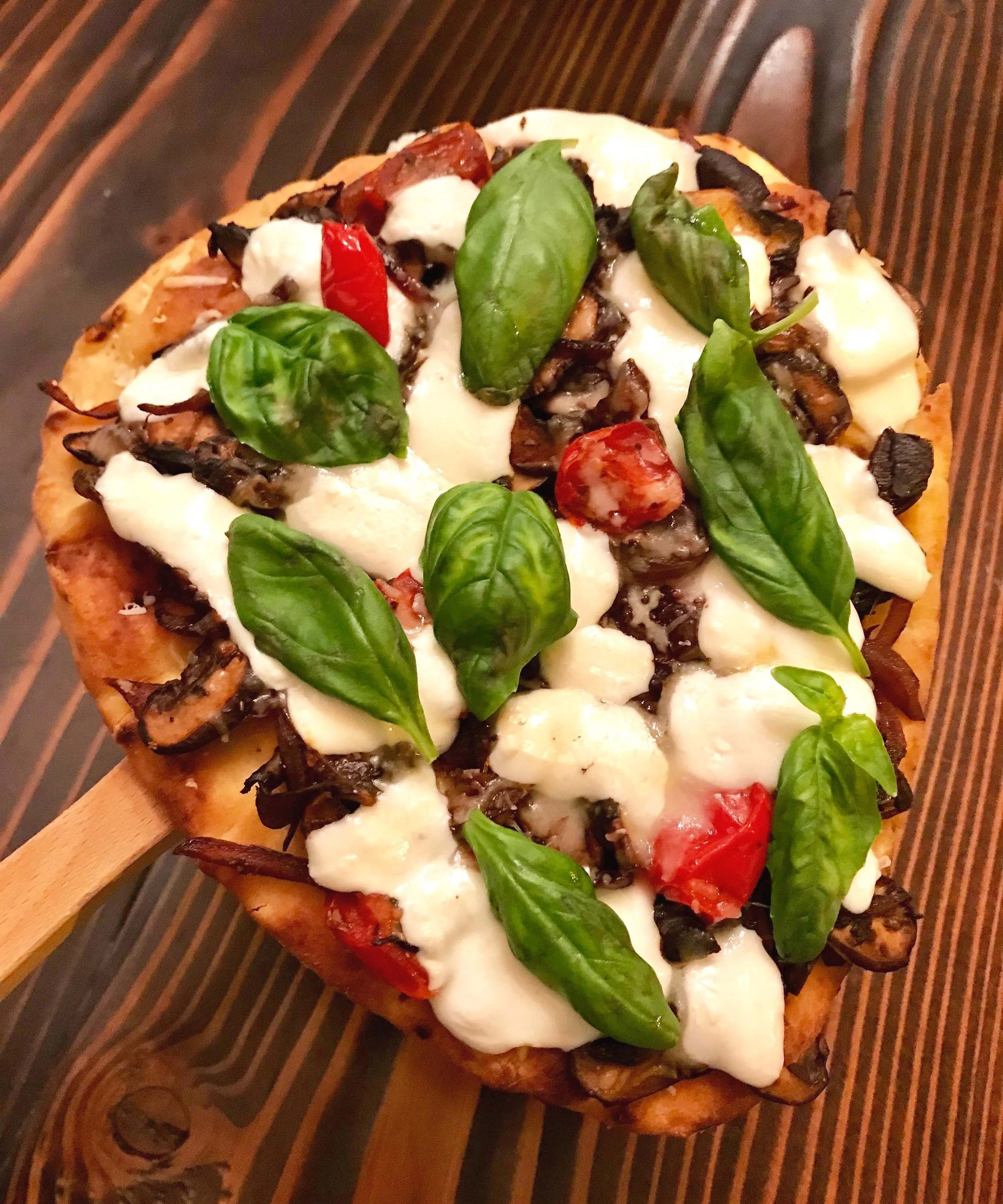 Caprese mushroom flatbread