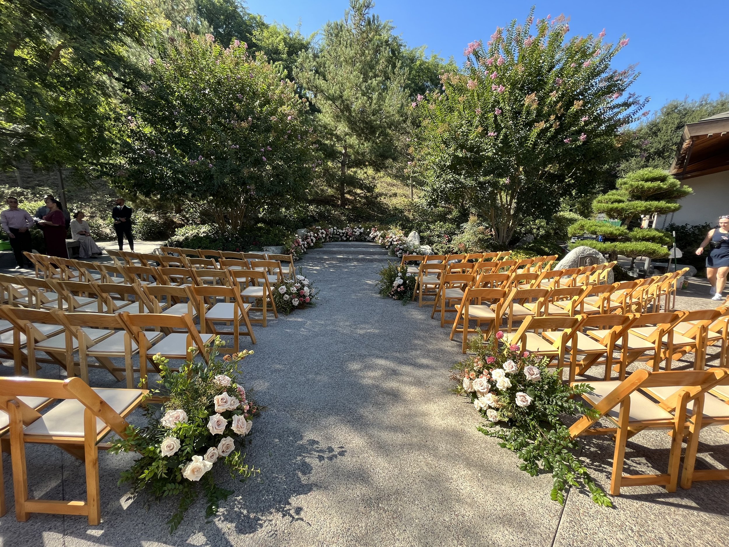 190 Chairs in LG Courtyard - Aisle for 3 People.jpg