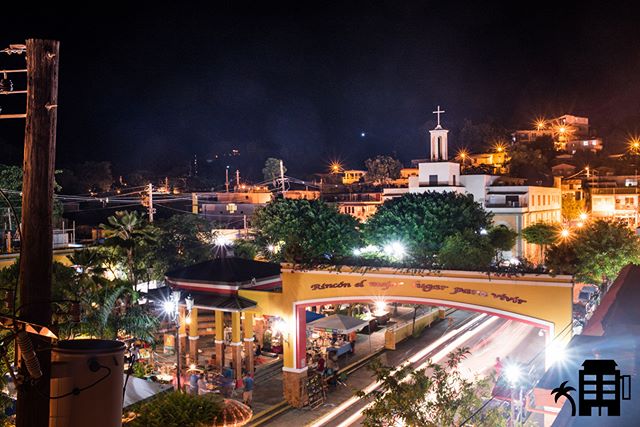 The rooftop view during Thursday night artwalk. #artwalk #rincon #rinconartwalk #nightlife #nightout #drinks #cityscape #thursdaynight #thursday #wanderlust #adventure #travel #vacationpr #vacation #787 #nightscapes #underthestars #citylights #cityvi