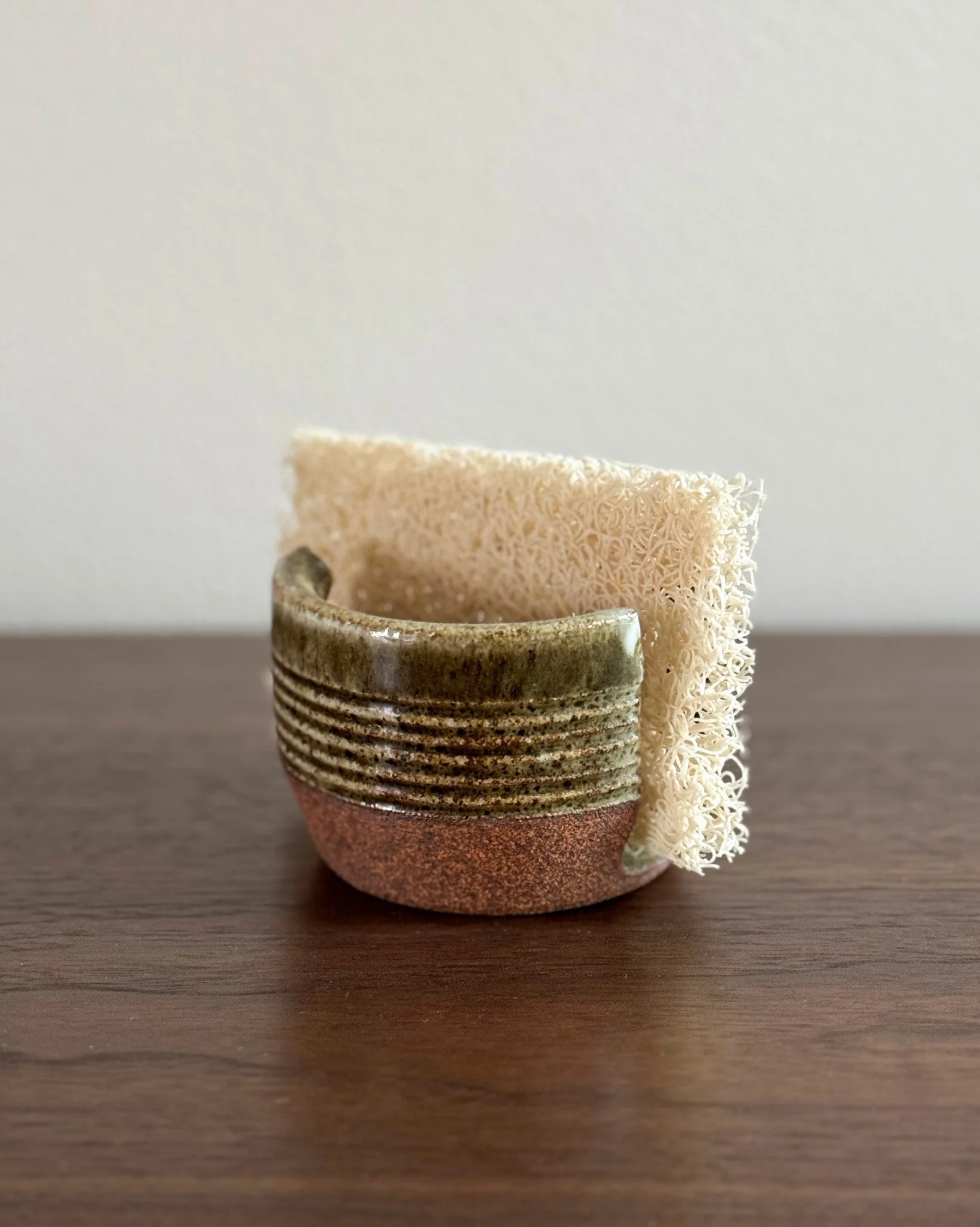 2024-11-spongeholder-a-1.jpg