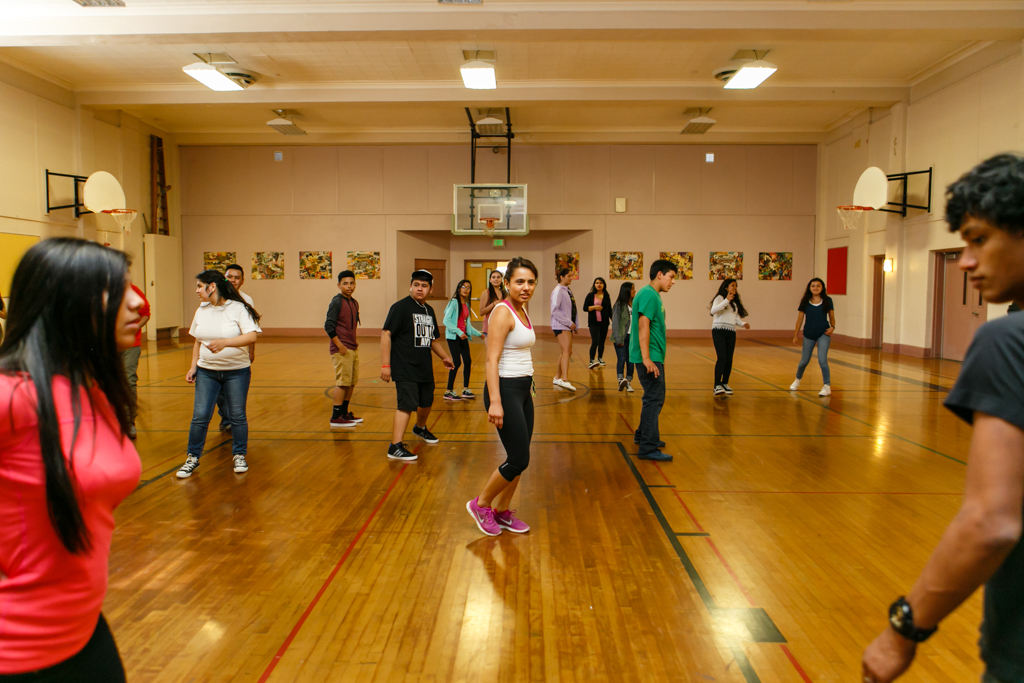Madison High School – Los estudiantes de NGC bailando en una clase de Zumba. Los estudiantes participan en muchas actividades físicas y educativas durante este programa del verano.