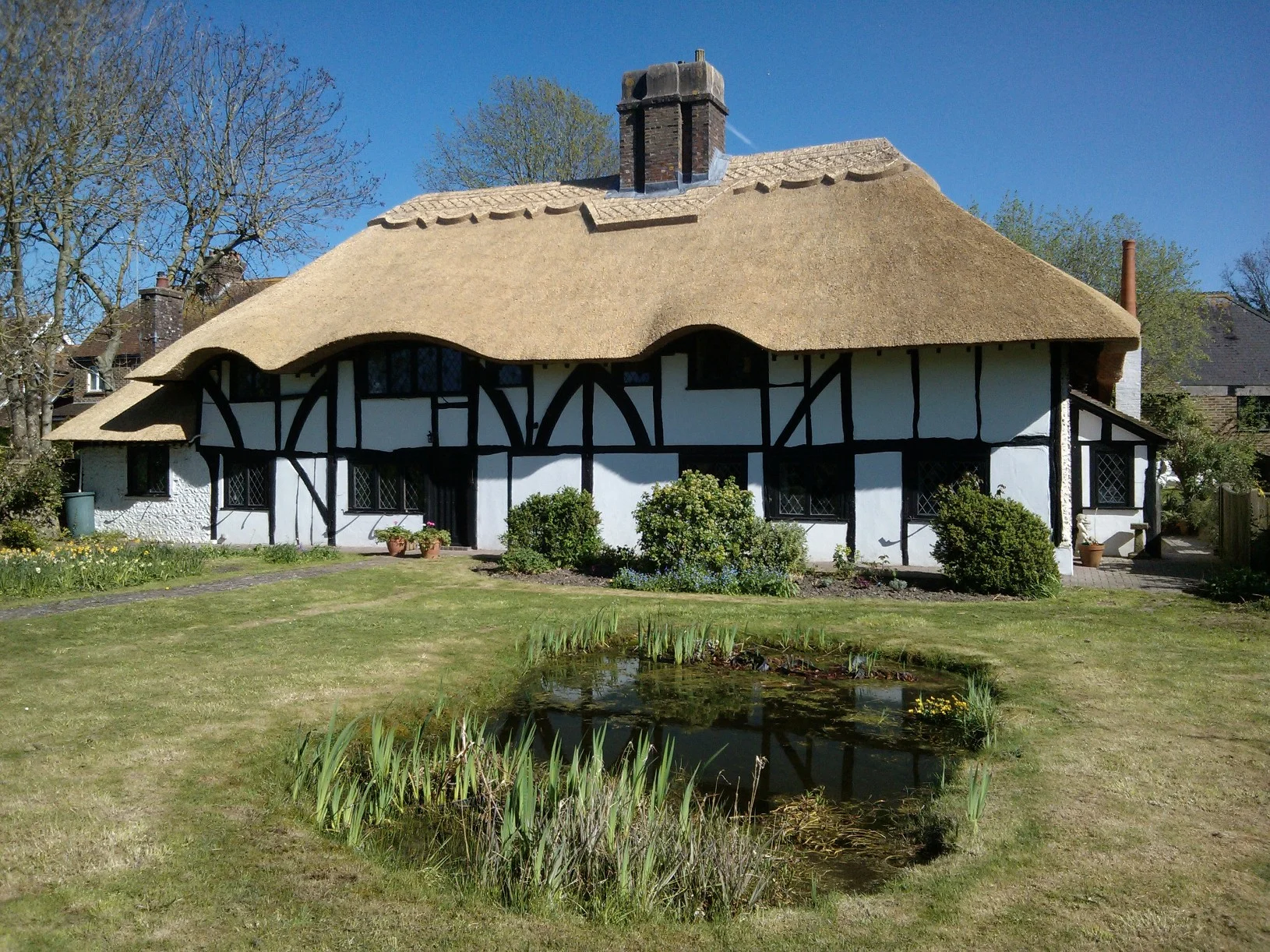 Picturesque Re-thatch in East Sussex
