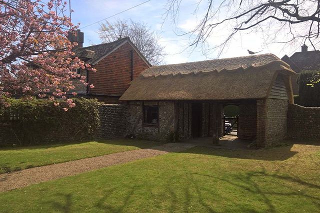 #thatching #countrycrafts #thatchinginsussex