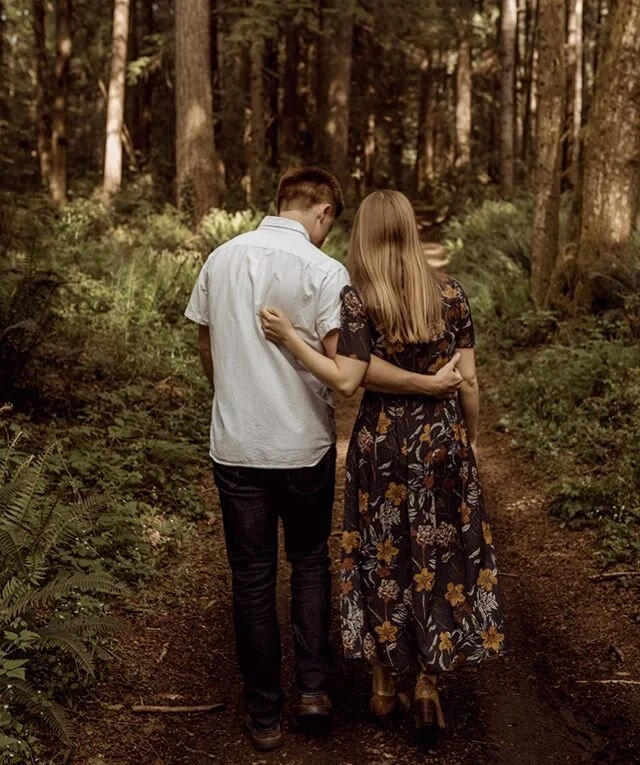 Emma &amp; Isaac. 🖤
.
.
.
.
#tacomaengagementphotographer #tacomaweddingphotographer #irelandelopement #washingtonengagementphotographer 
#seattleweddingphotographer 
#oregonweddingphotographer #pdxweddingphotographer #pnwelopementphotographer #banf