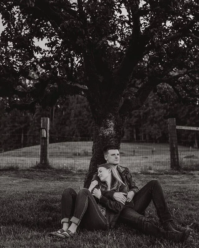 I call this the &ldquo;if you were in a band this would be your album cover pose.&rdquo; 😂
.
.
.
.
#tacomaengagementphotographer #tacomaweddingphotographer #irelandelopement #washingtonengagementphotographer 
#seattleweddingphotographer 
#oregonwedd