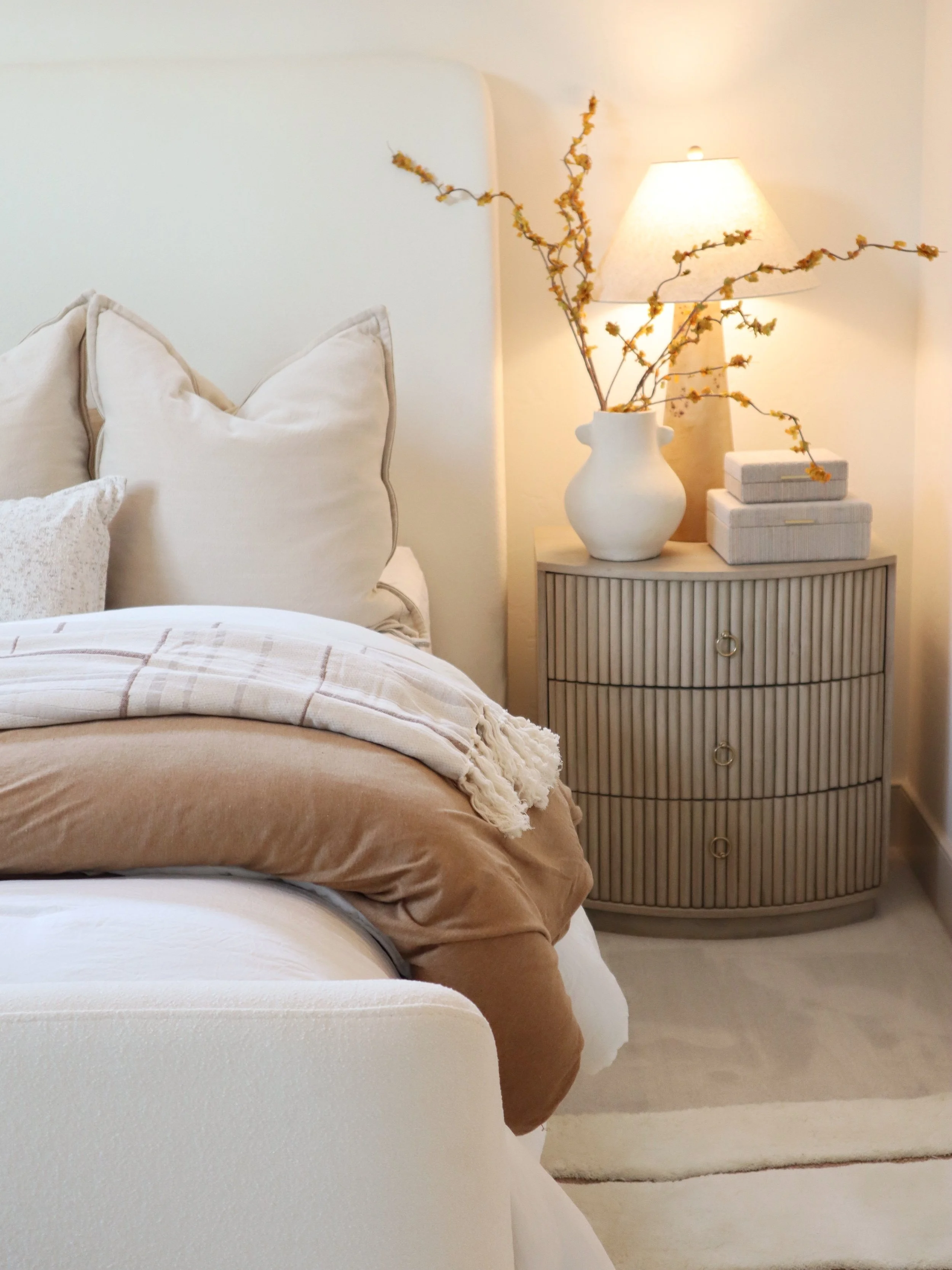 This stage is giving fall, but make it quiet luxury. 🍂🤎 Warm creams, soft caramel tones, cozy layers, and just enough texture to make you want to cancel your plans and stay in bed.

Fall staging will forever have my heart! Warm, inviting, and proof