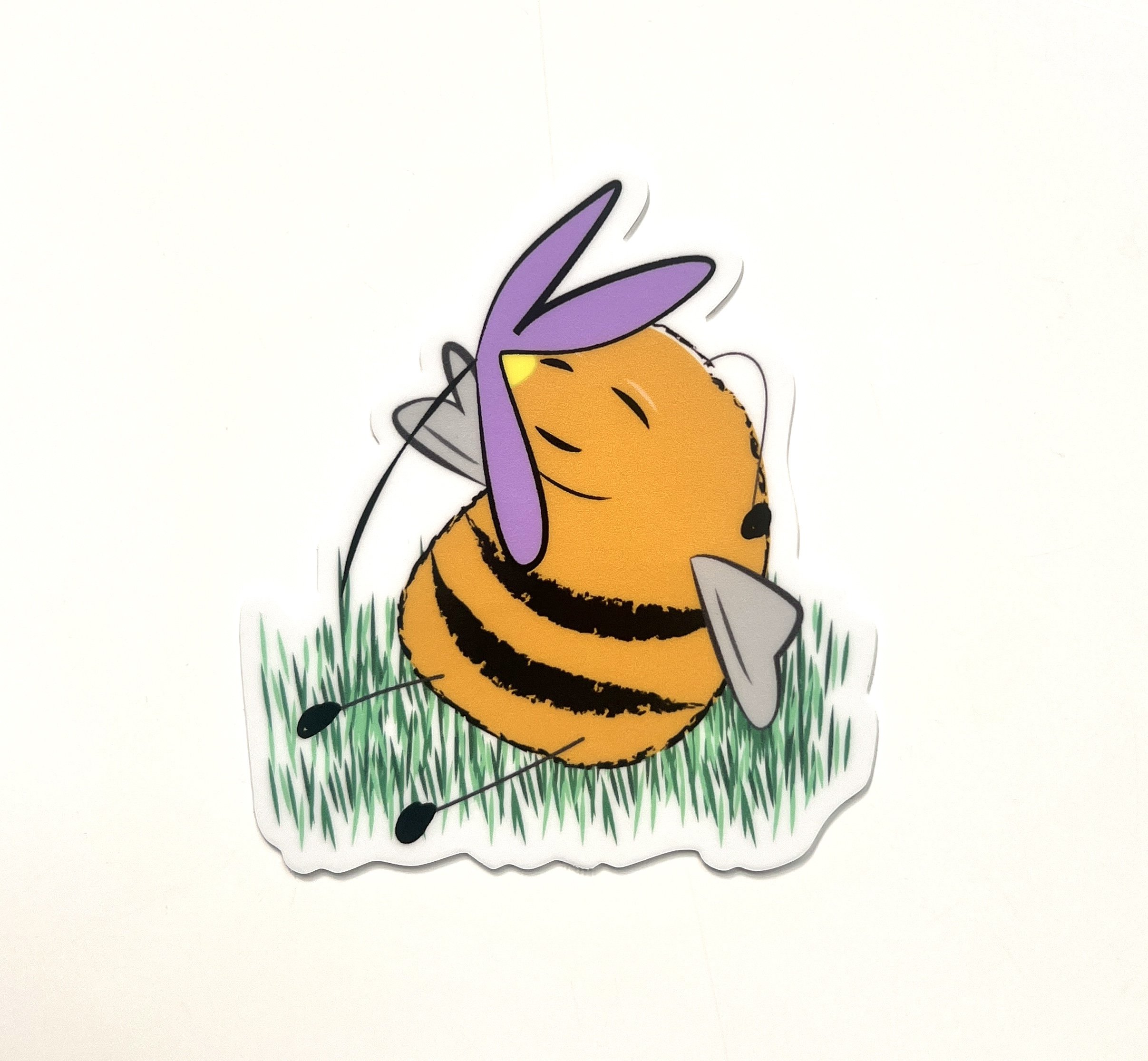 chonkybee with flower.JPG