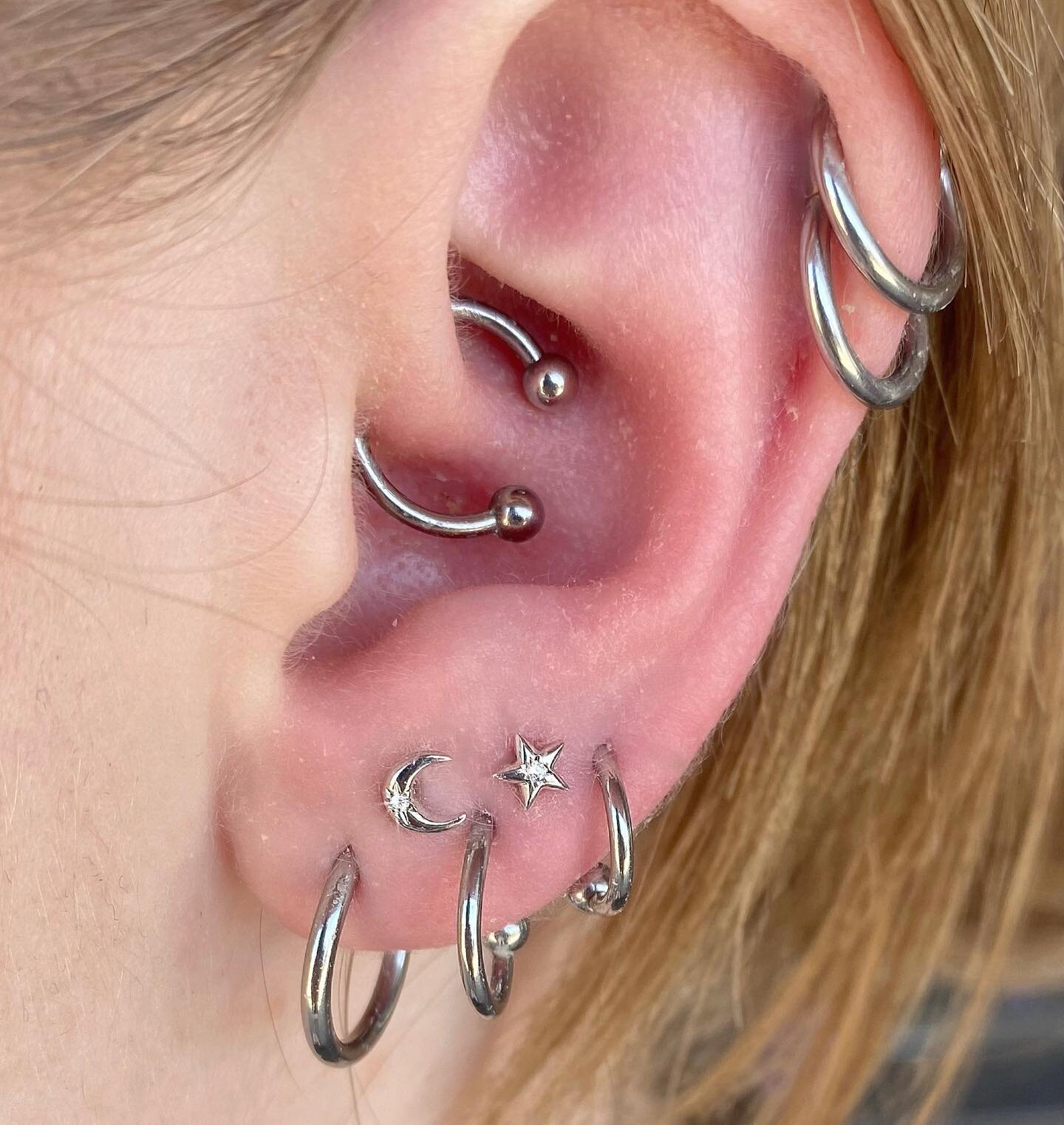 Stacked lobes pierced and curated by @piercedbylex @piercedbyashley @piercingsbyzu 

#nathans #nathanstattoosandpiercings #piercingideas #stackedlobes #piercingjewelry #piercingaddict #losangelespiercing #losangelespiercer #losangelespiercingshop #pi