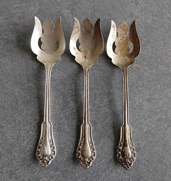 sterling silver ice cream spoon tarnished dirty