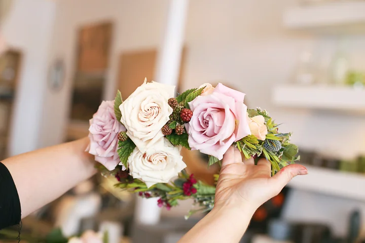 If you have large flowers to add, do so now. Push the flower stems into the bundles and affix with florist glue or tape. Jill mentioned that when working with large flowers, find balance by adding one at a time and taking a look from a variety of angles before adding another.