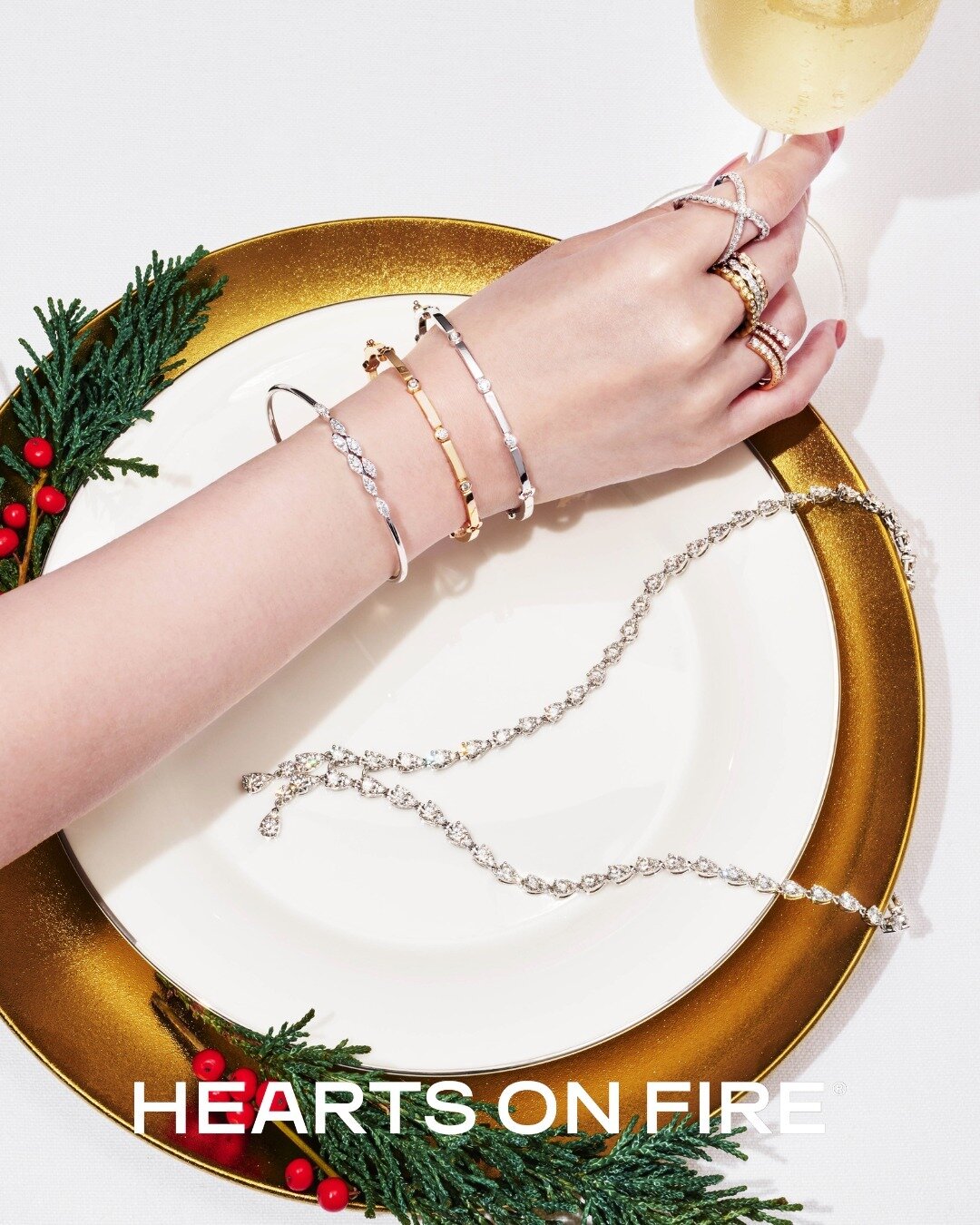 This holiday season, find the perfect gift. From contemporary pieces, to vintage-inspired styles, Hearts On Fire's stunning designs will be treasured by generations to come. @heartsonfire

Style: Aerial Marquise Flexi Bangle, Copley Multi Stone Bangl