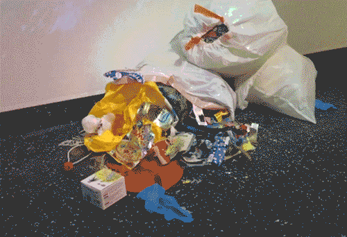 trash_bugs_zoom2.gif
