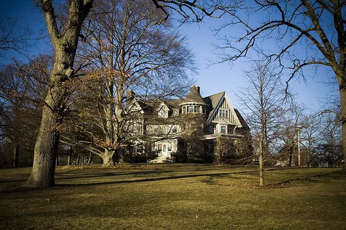 Ypsi Project : Hutchinson Mansion (via ericarhiannon )
Located at 600 N. River. Originally the home of Shelley B.Hutchinson, founder of S&H Green Stamps . Now it is the home of High/ Scope Educational Research Foundation . I just love the 3 acre lot this house sits on.