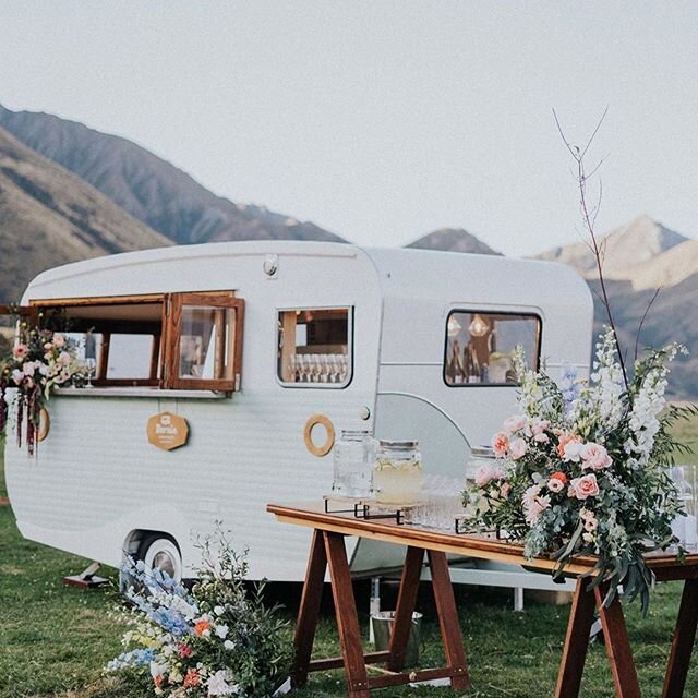 Bernie was booked a loooong time ago for this very special celebration at the beautiful Moke Lake. This wedding really was next level and it made our hearts so happy to see our Bernie looking so dang beautiful! 
Big ups to 👩🏼Stacey for being such a