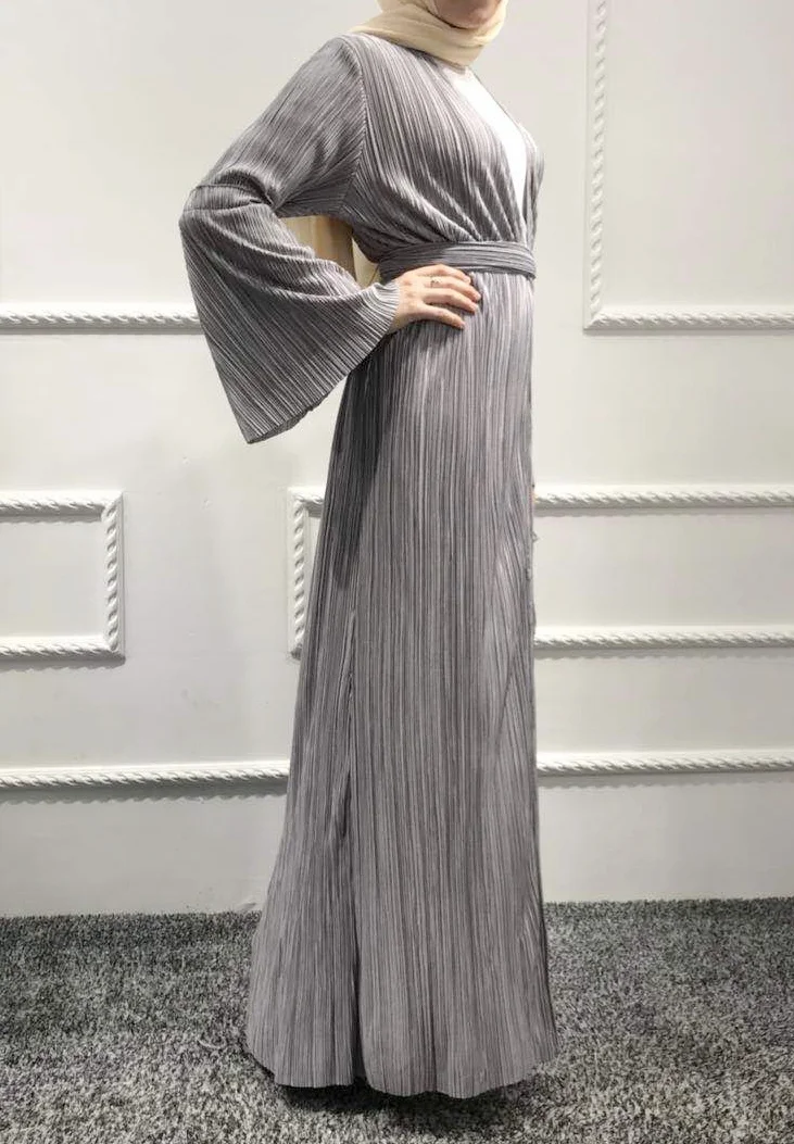 HM Crinkle Abaya — the date palm