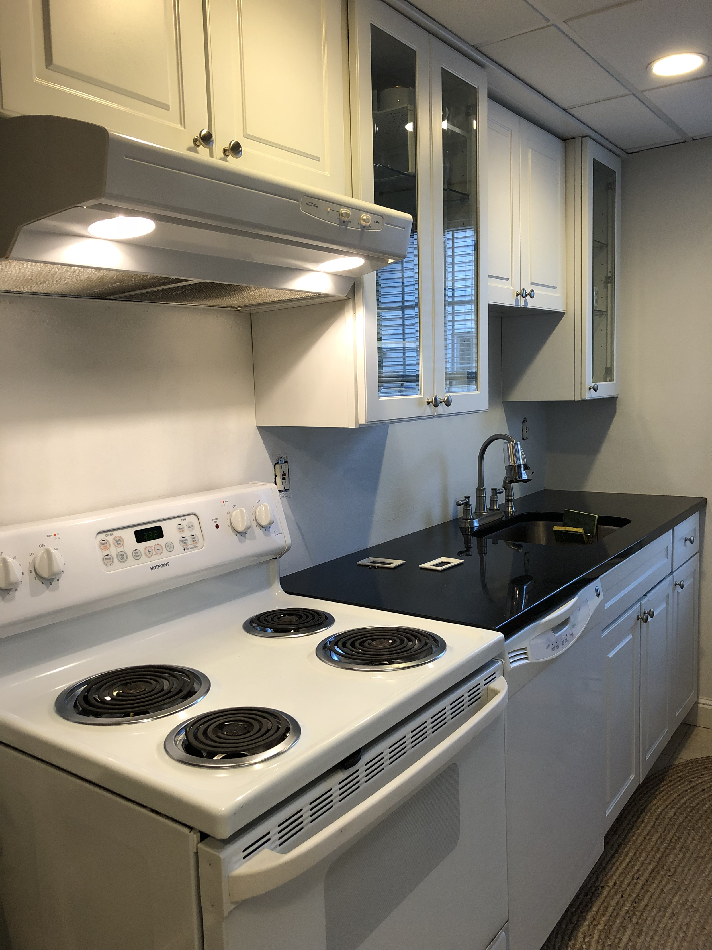 BEFORE - no backsplash :(