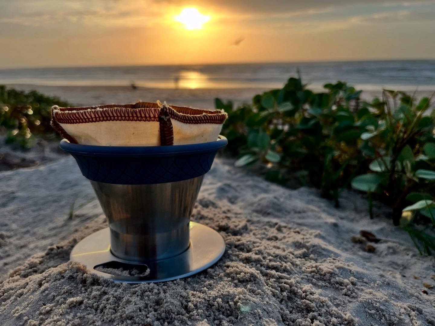 Brew with Ocean Views&hellip; ☀️
#brewonthego #beachbrew #coffeedays #coffeesock #espro #oceanviews #coffeeonthebeach