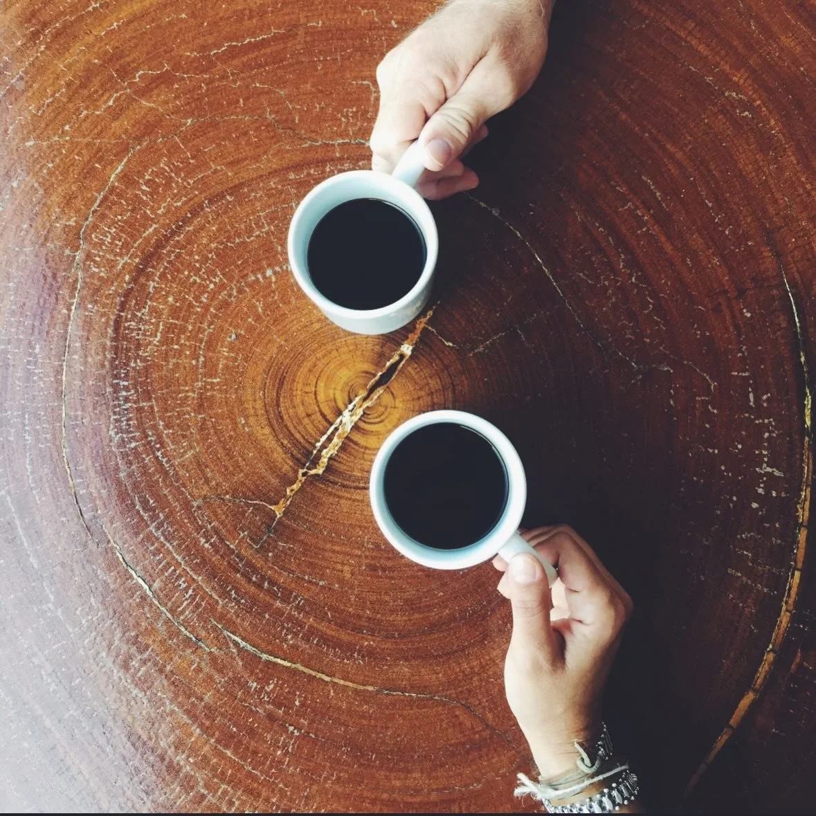 ✨One idea to keep it slow and simple&hellip; Little connections
At the end of every December, as I reflect on the year that&rsquo;s ending and the one to come, it&rsquo;s the moments with other people that I want more of. The joyful moments, the somb