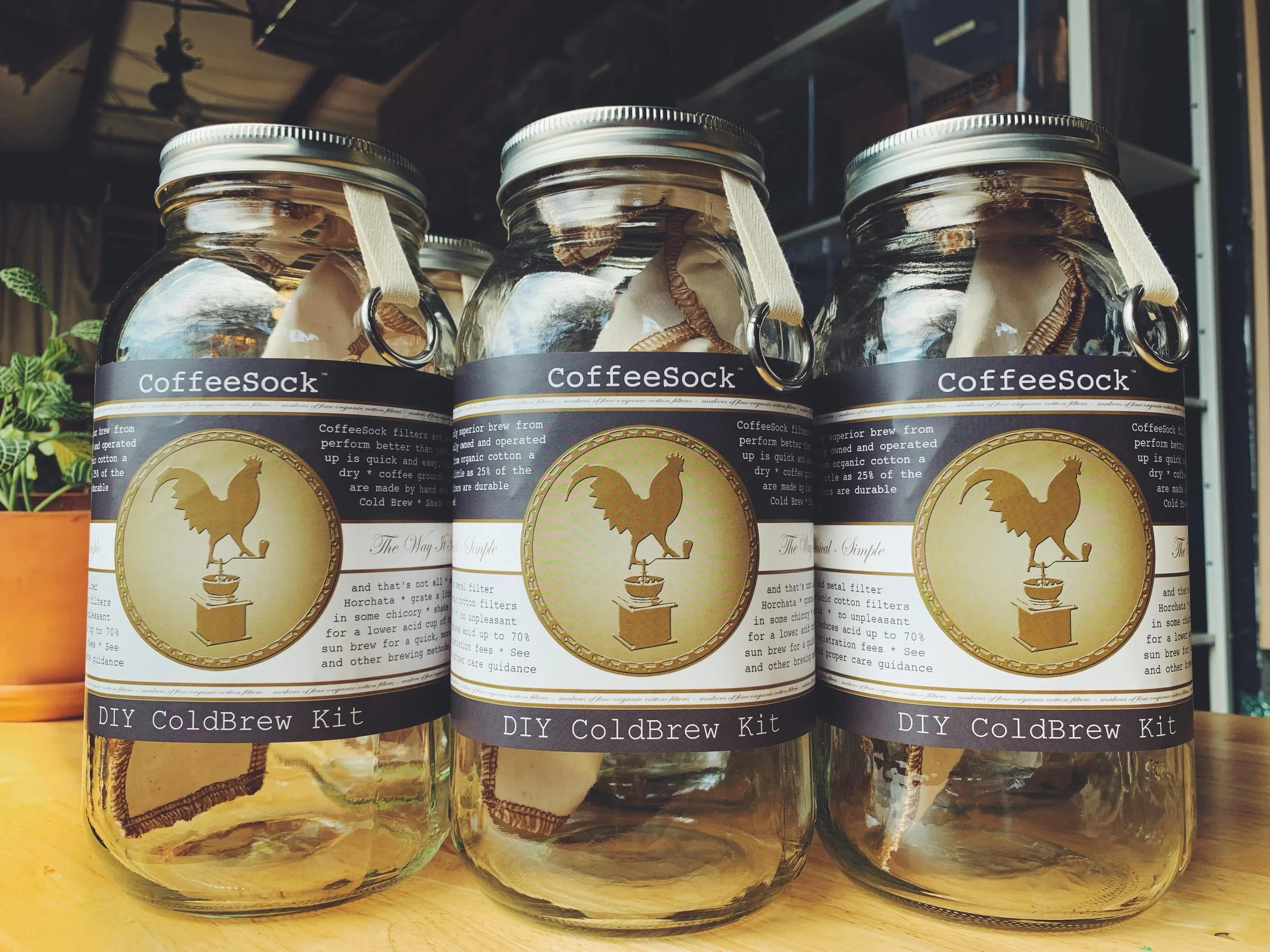 ColdBrewin&rsquo; made easy&hellip; with CoffeeSock since 2011 ☕️🧦🤎
1. Fill with your favorite course ground coffee, 6oz per 64 ounce serving. 
2. Fill with filtered water.
3. Set aside while the magic blooms.
4. 16ish hours later, voil&agrave;, li