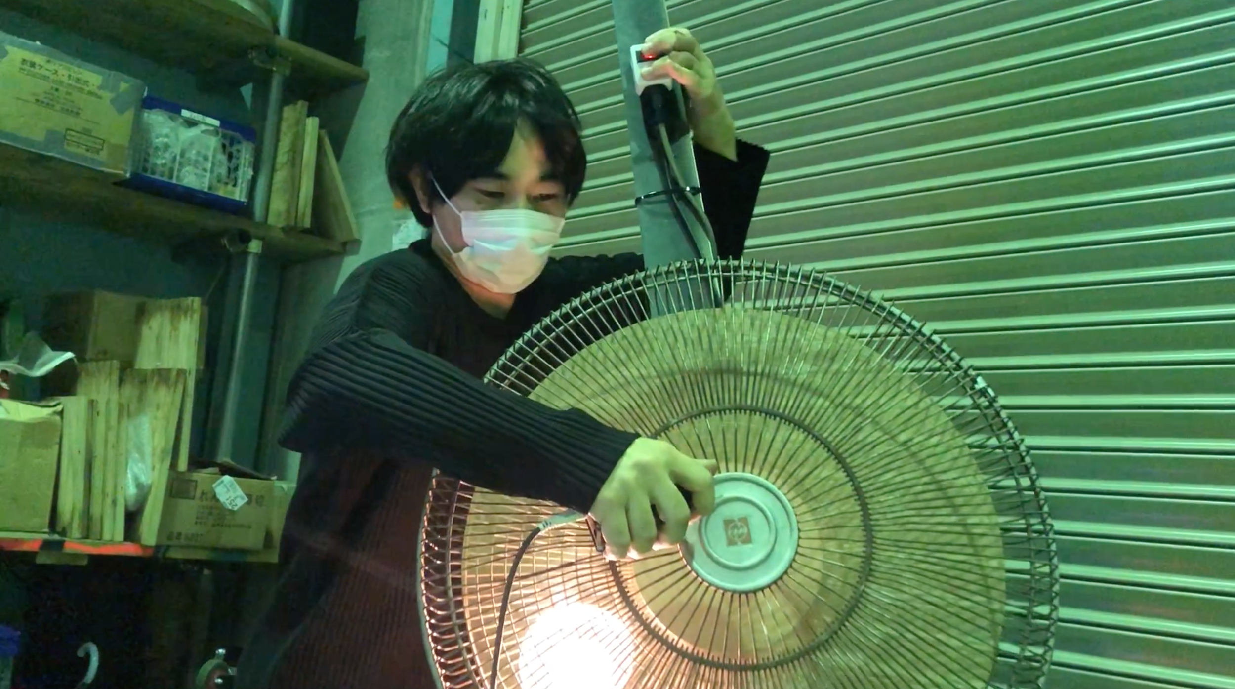 Watch This Guy Create A Bass Instrument Using A Simple Fan
