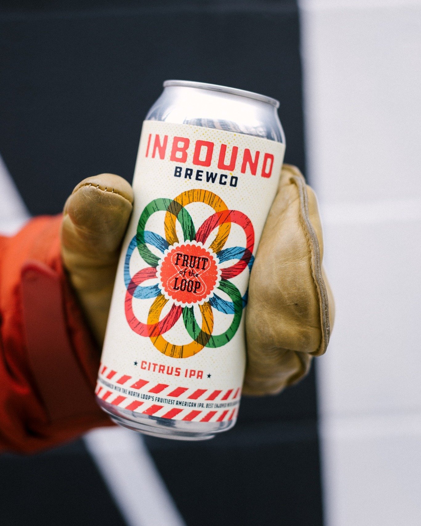 Can't keep our mitts off these gorgeous 😍 cans, make sure you stop by the taproom or your favorite local liquor store to snag your faves for your Holiday celebrations!