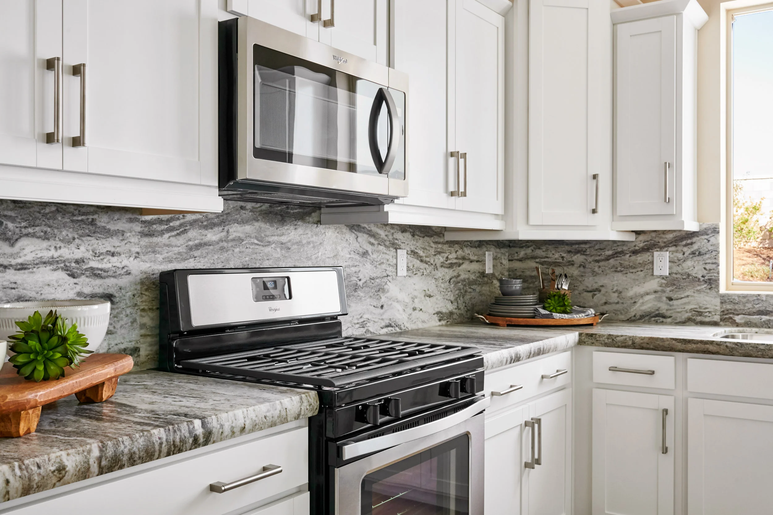 Windsor_Pathmaker_Kitchen_002.jpg
