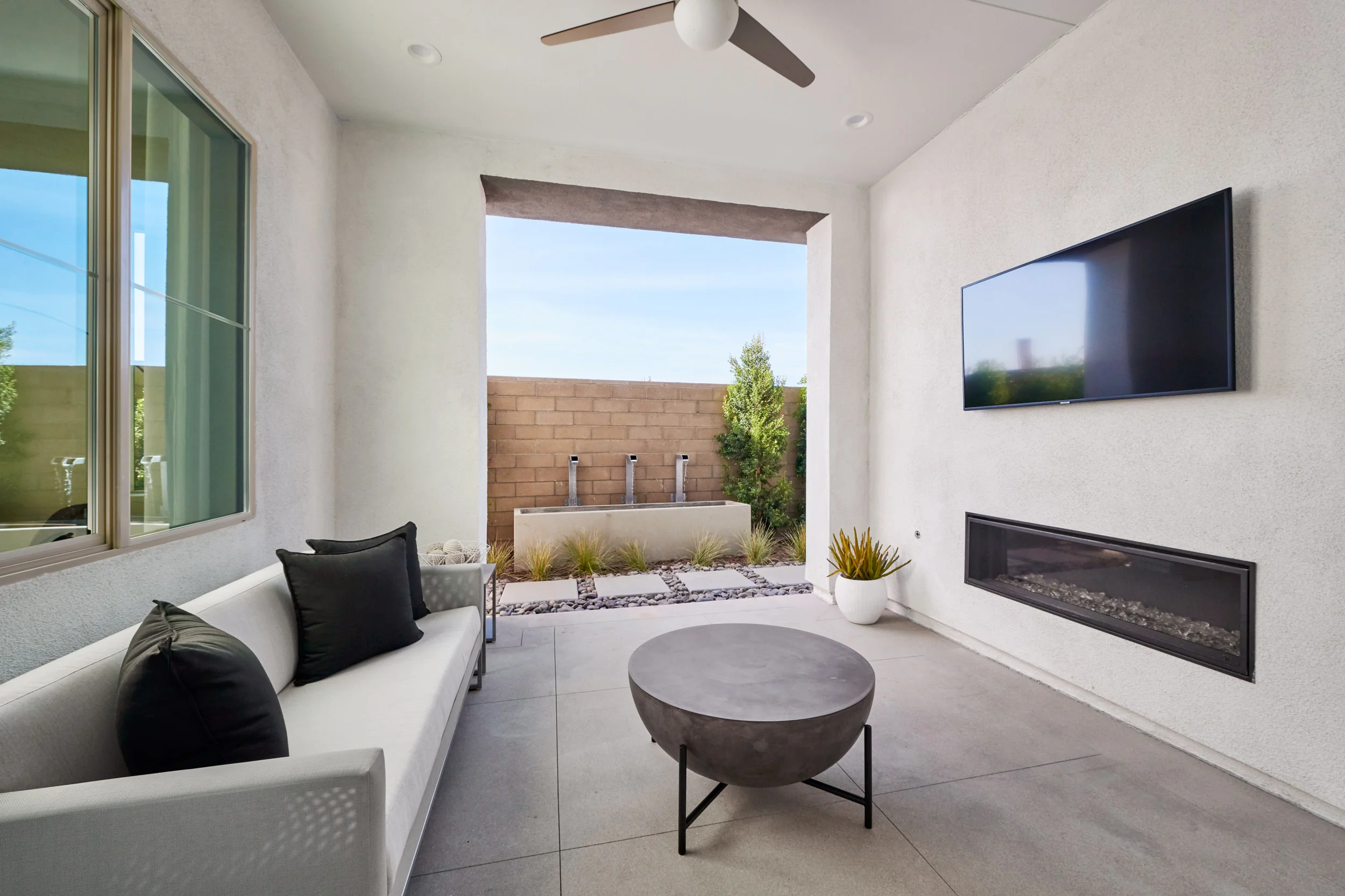 Duet_Res2X_Covered_Patio_001.jpg