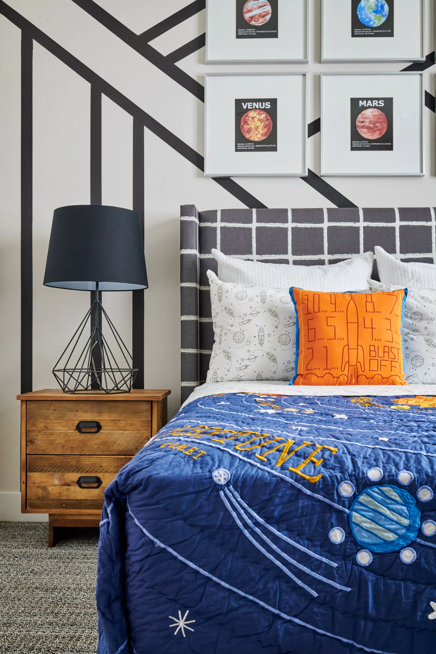 Duet_Res1X_Bedroom_One_Detail_001.jpg