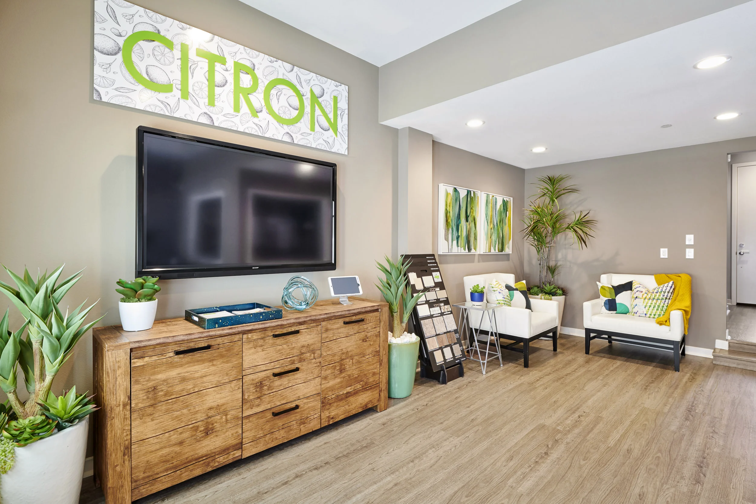 180806_Citron_Sales_Center_004.jpg