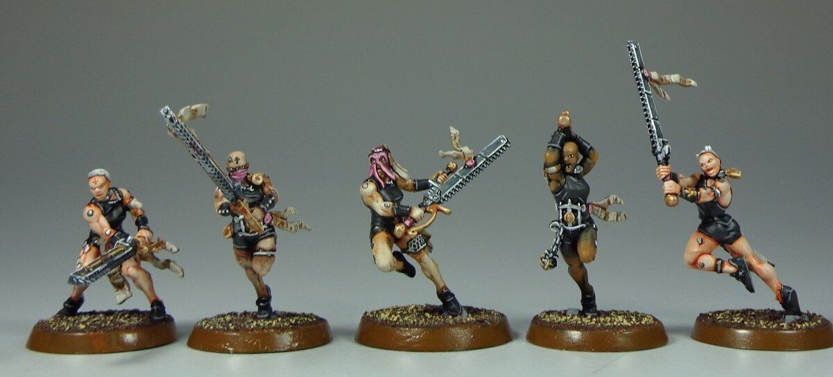 Sisters+of+Battle+Battle+Sisters+Warhammer+40k+Miniature+Painting+(3).jpg