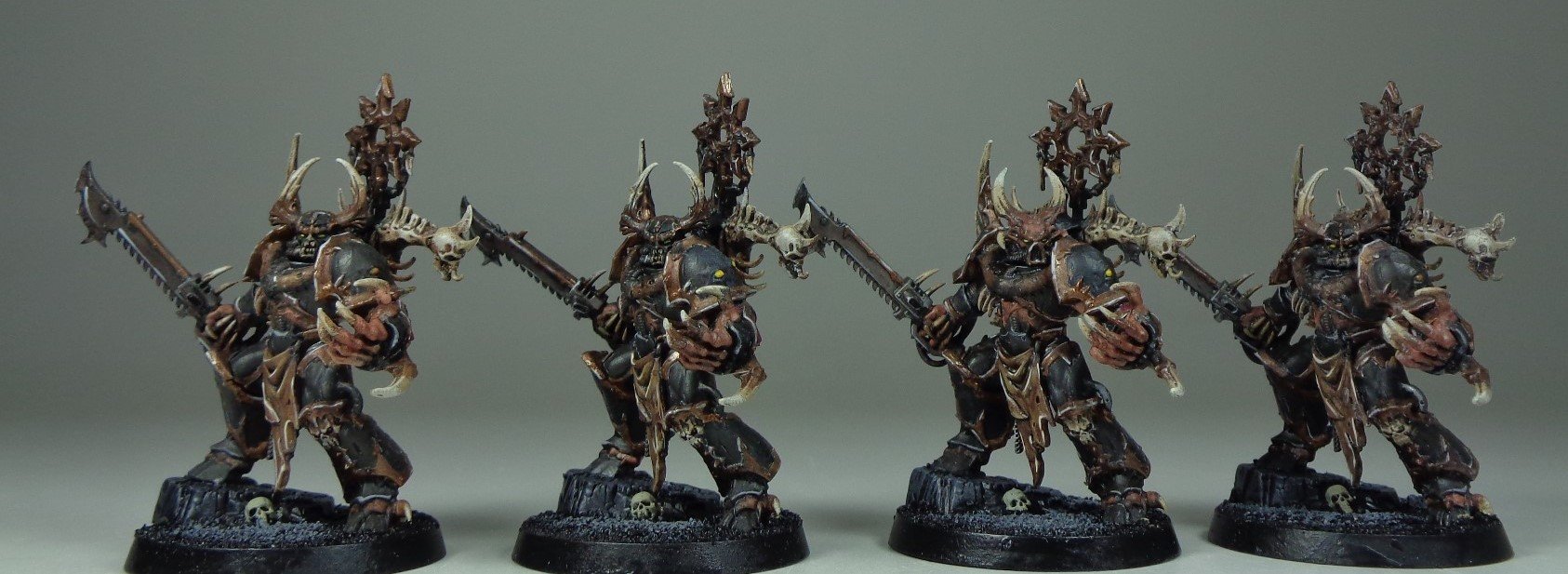Painting a Chaos Space Marine after an Ultramarine