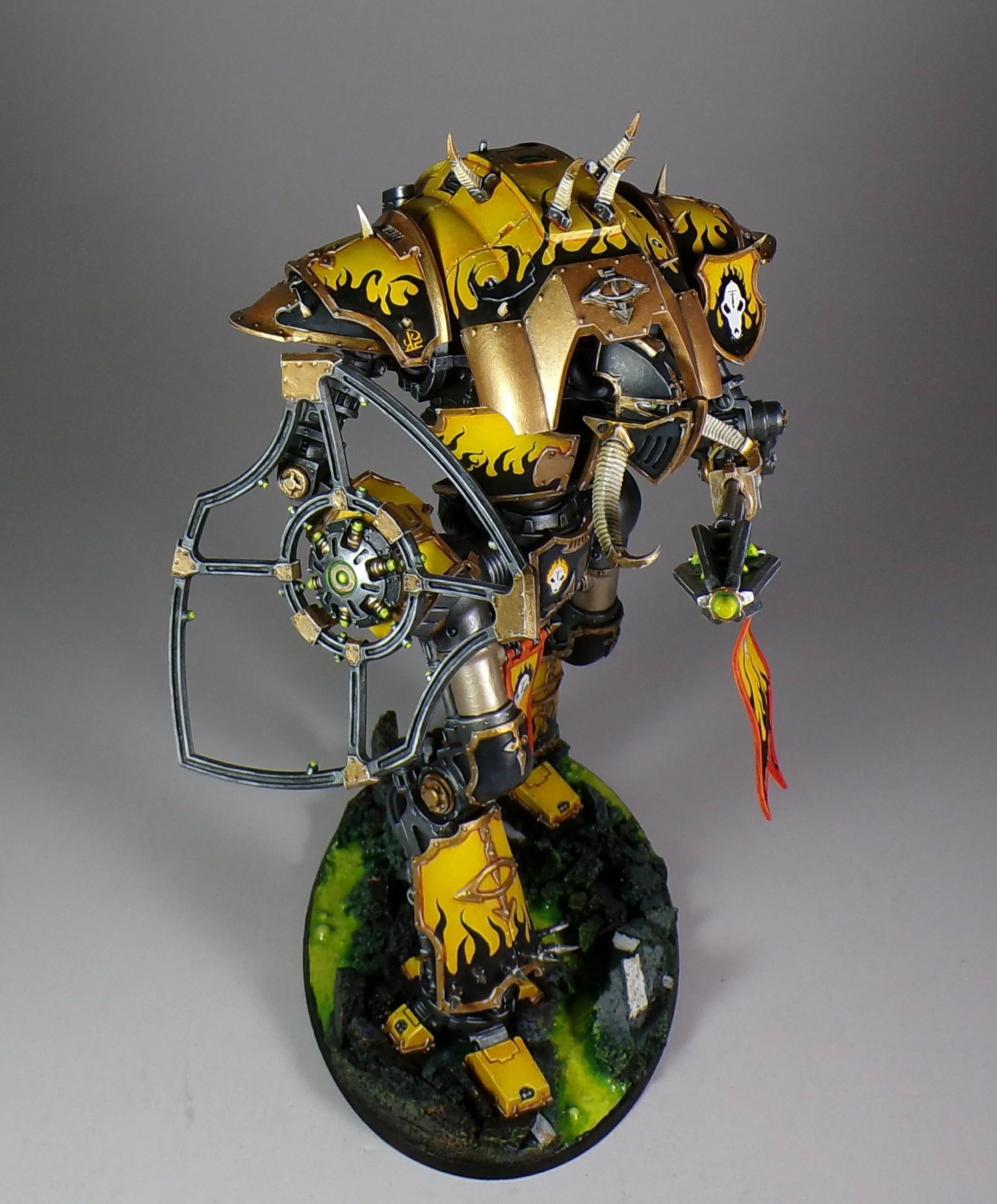Warhammer 40k Chaos Knights PaintedFigs Miniature Painting Service (49).jpg