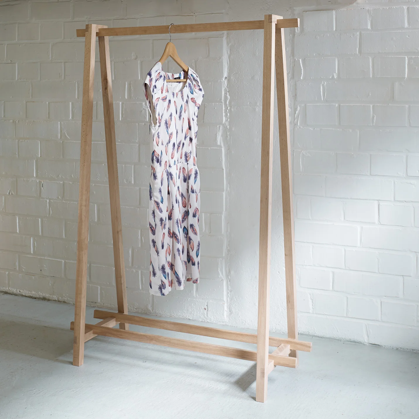 ML56421_CoatRack01_04.jpg