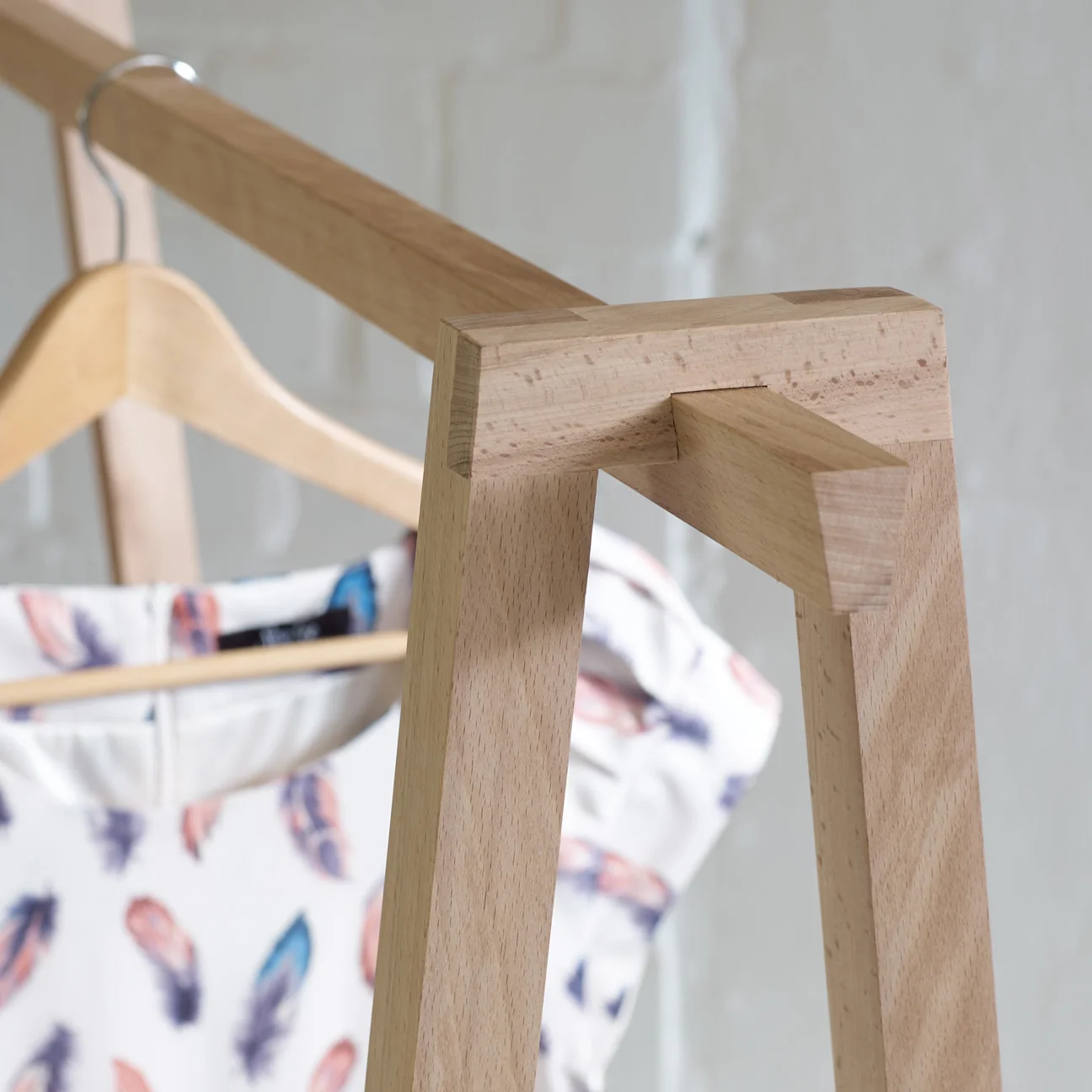 ML56421_CoatRack01_01.jpg